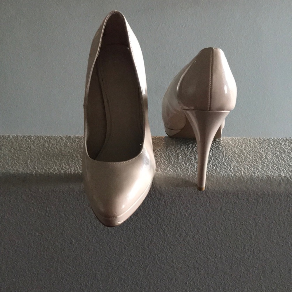 Elle never worn heels size 9 w